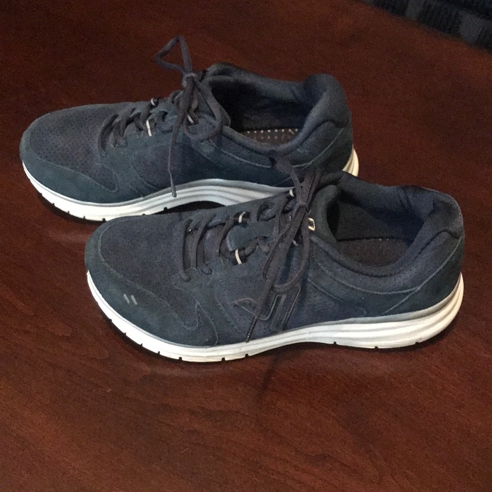 Vionic Revive blue suede tennis shoes sneakers
